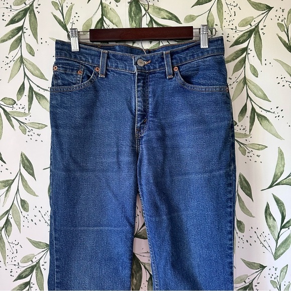 Vintage Levi’s 517 Slim Bootcut Jeans. Size 7. Medium wash. - Picture 2 of 10